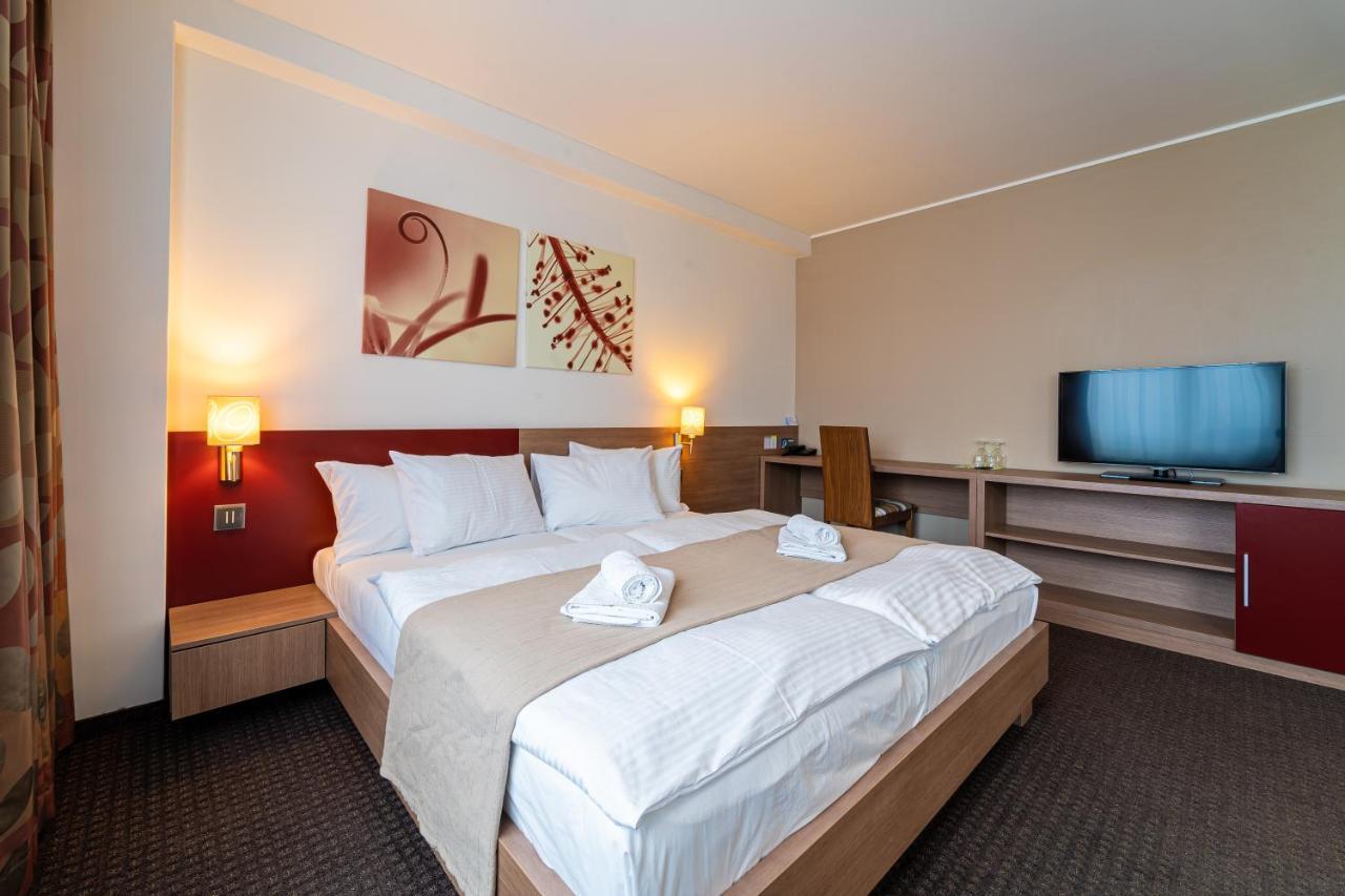 Hotel Ali Baba Humenné Eksteriør bilde