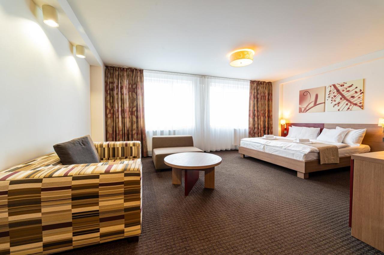 Hotel Ali Baba Humenné Eksteriør bilde