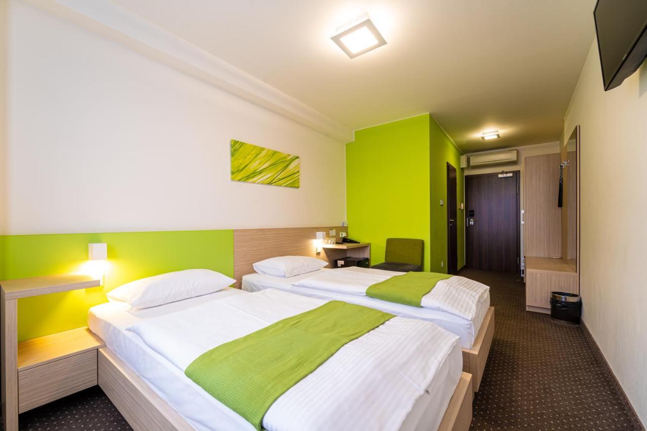 Hotel Ali Baba Humenné Eksteriør bilde
